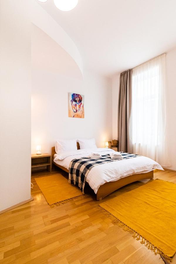 Residence 48 Beautiful Building Within Moments From The Old Town Of Brasov Exterior photo