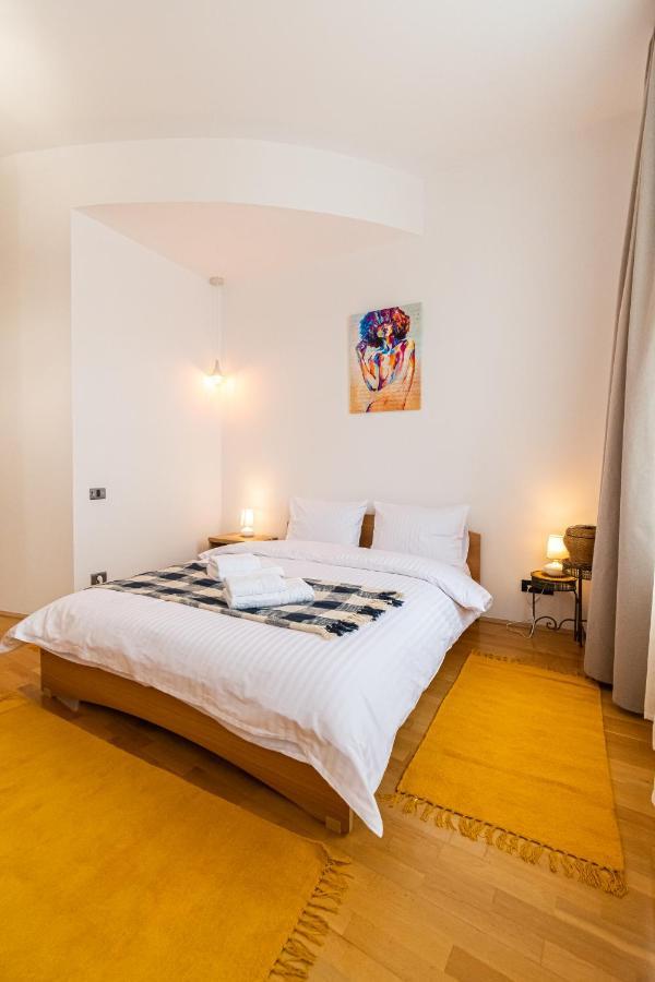 Residence 48 Beautiful Building Within Moments From The Old Town Of Brasov Exterior photo