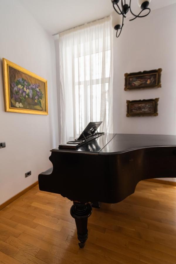 Residence 48 Beautiful Building Within Moments From The Old Town Of Brasov Exterior photo