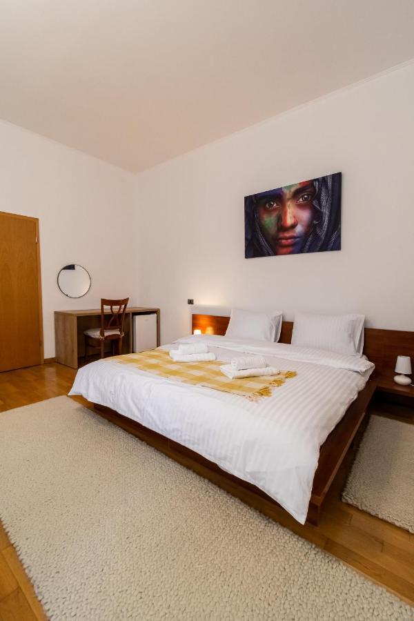 Residence 48 Beautiful Building Within Moments From The Old Town Of Brasov Exterior photo