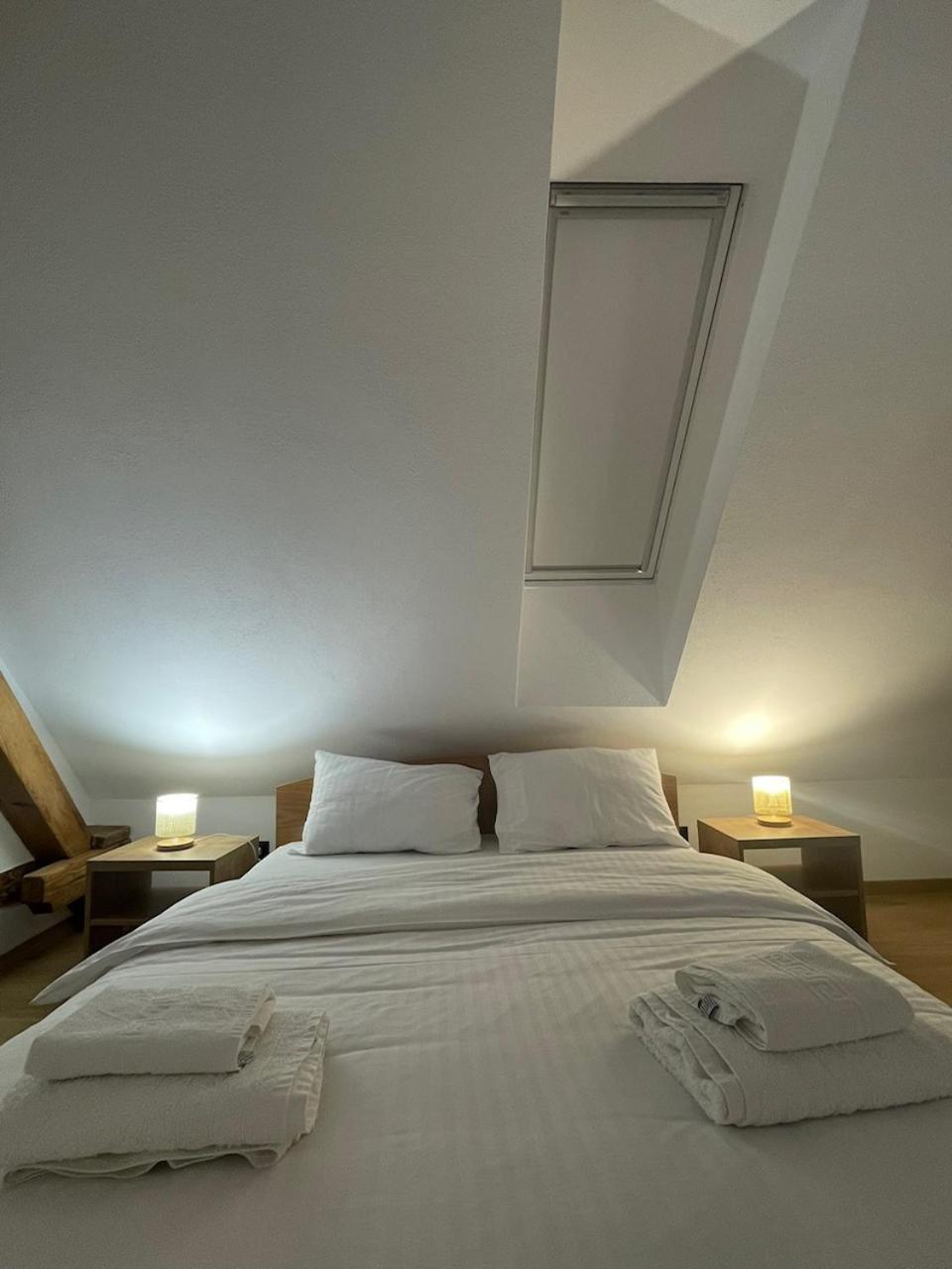 Residence 48 Beautiful Building Within Moments From The Old Town Of Brasov Exterior photo